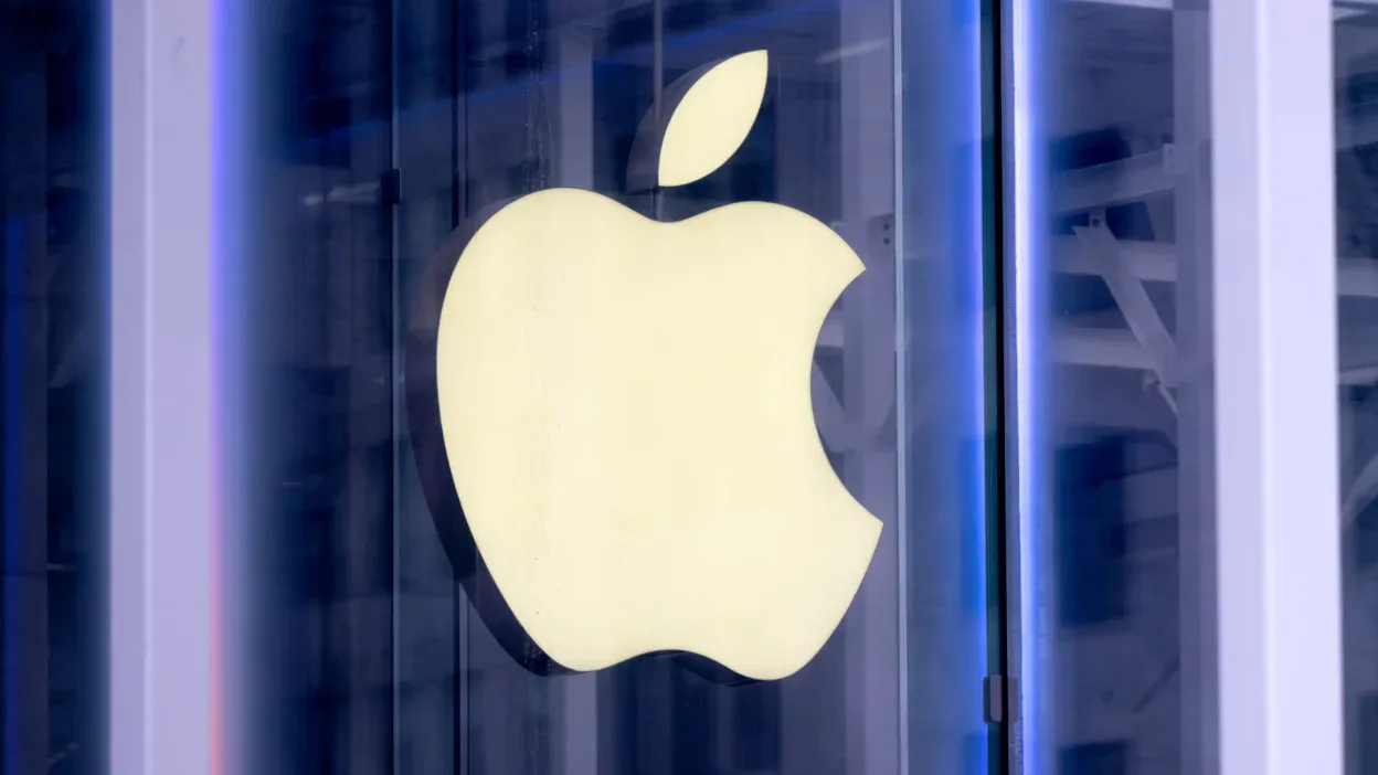 Will Apple Raise iPhone 17 Prices on August 10? Memory Chip Crisis Puts Pressure on Apple Prices - illustration
